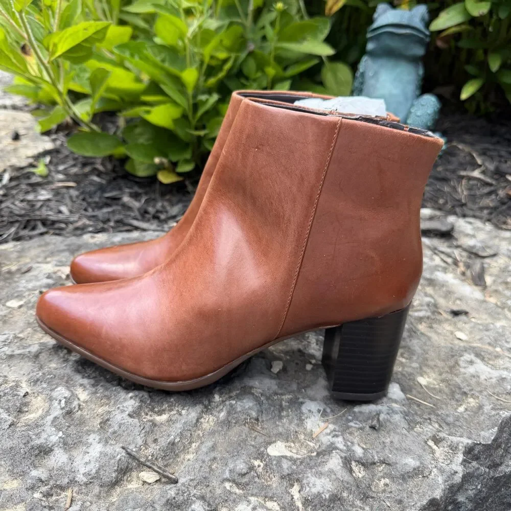 NWT Quiet Luxury Leather Comfort Ankle Boots Rockport Cognac Block Heel 7.5